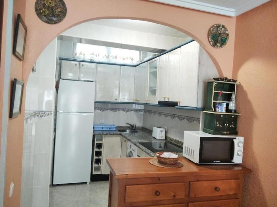 Apto Con Terraza Y 2 Dormitorios. 600 Megas Wifi. Santa Pola Ngoại thất bức ảnh
